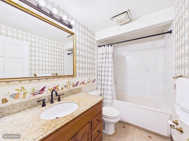 12 Griffin Terr, Weymouth, MA 02190