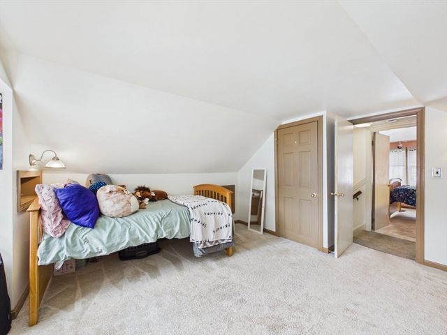 12 Griffin Terr, Weymouth, MA 02190