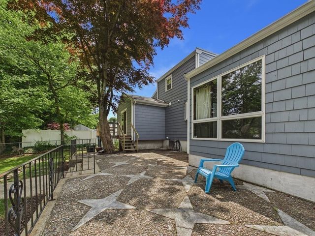 12 Griffin Terr, Weymouth, MA 02190