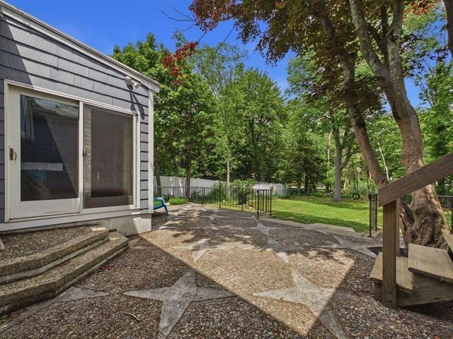 12 Griffin Terr, Weymouth, MA 02190