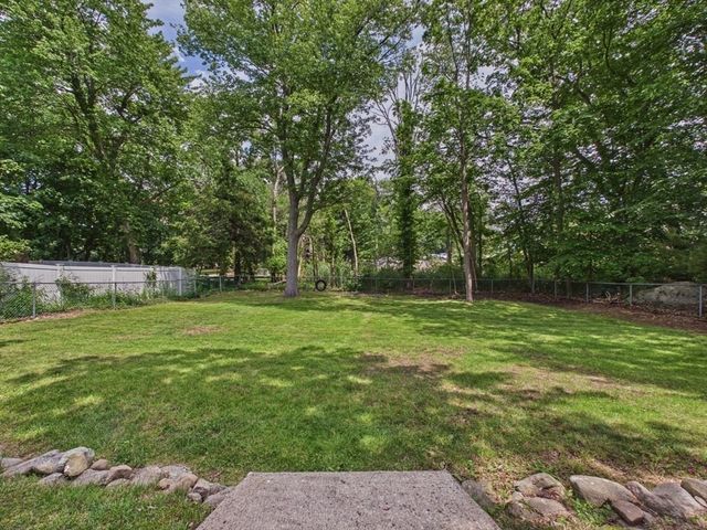 12 Griffin Terr, Weymouth, MA 02190