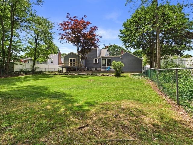 12 Griffin Terr, Weymouth, MA 02190