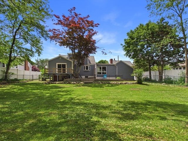 12 Griffin Terr, Weymouth, MA 02190