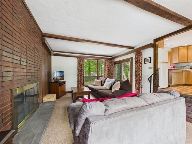 12 Griffin Terr, Weymouth, MA 02190