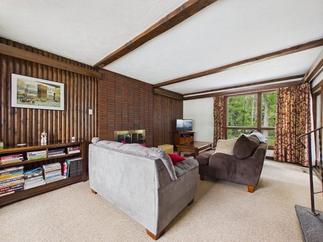 12 Griffin Terr, Weymouth, MA 02190