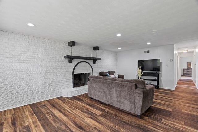 5841 FOXDALE RD, Memphis, TN 38115