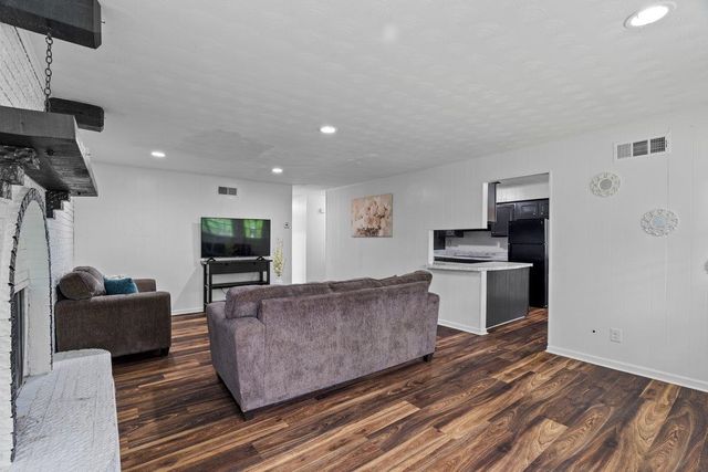 5841 FOXDALE RD, Memphis, TN 38115