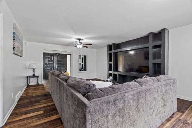 5841 FOXDALE RD, Memphis, TN 38115