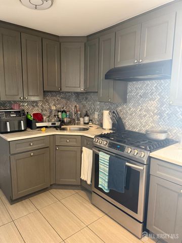 31 Edwin Street, Carteret, NJ 07008