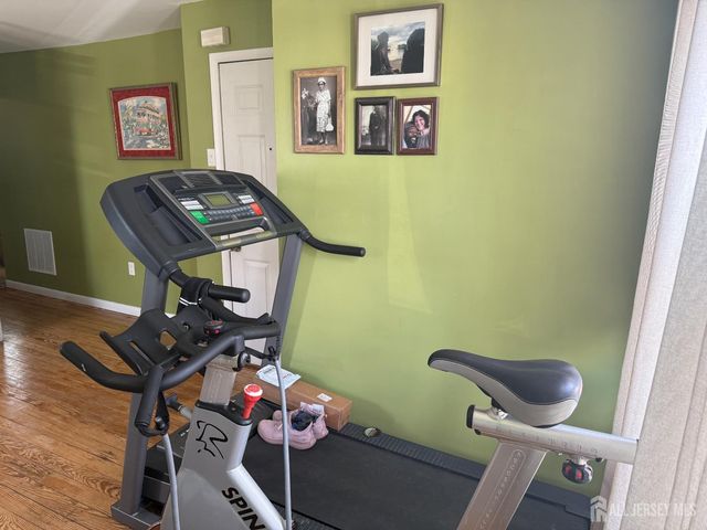 31 Edwin Street, Carteret, NJ 07008