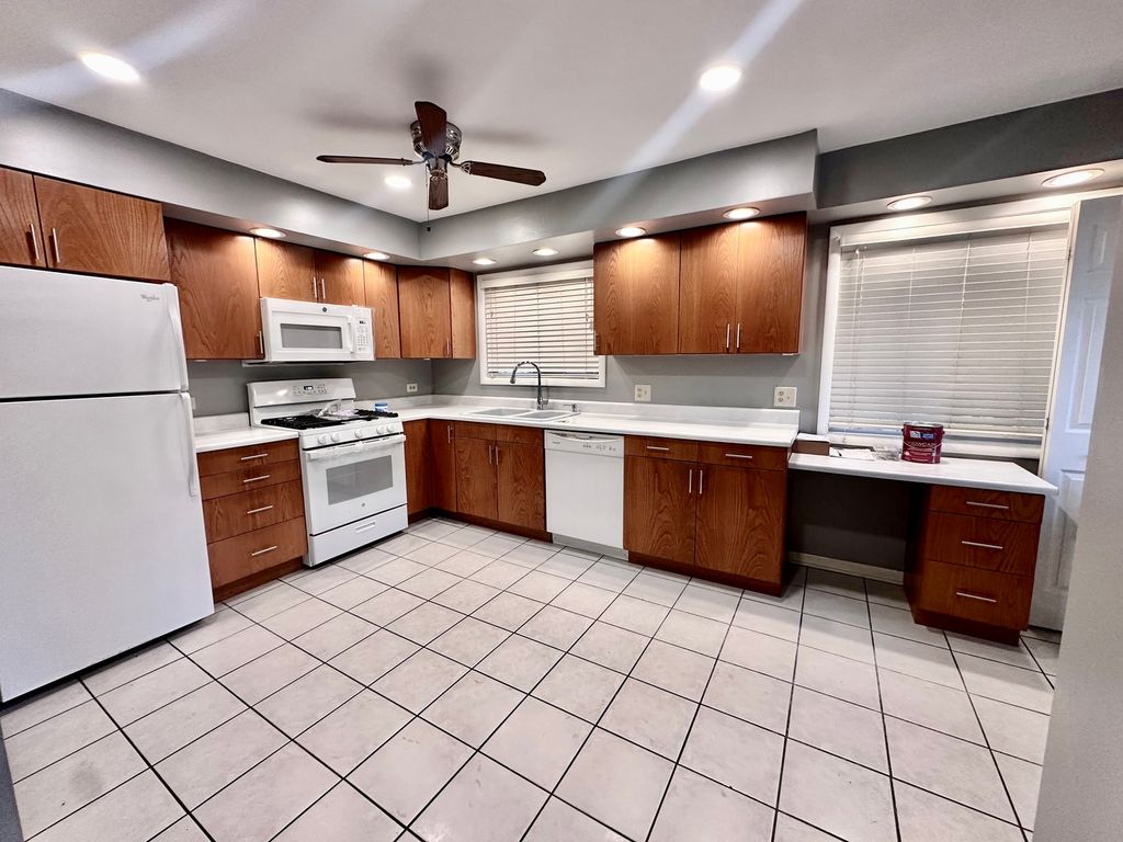 1702 W Oakton Street, Arlington Heights, IL 60004 — photo 3