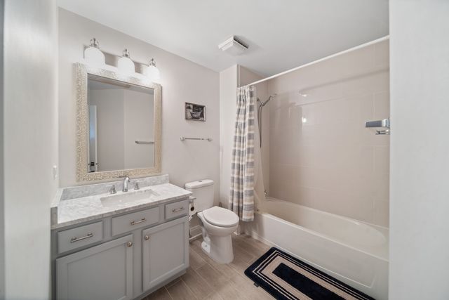 4825 Turnberry Drive, Hoffman Estates, IL 60010