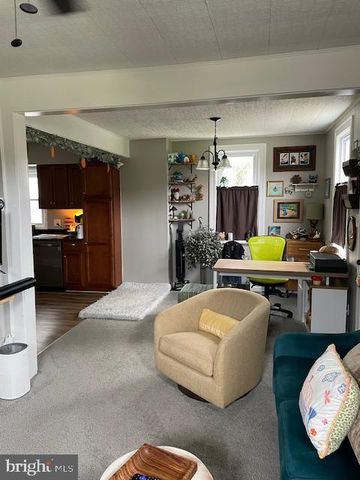 365 SPRINGVALE RD, Red Lion, PA 17356