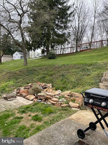 365 SPRINGVALE RD, Red Lion, PA 17356