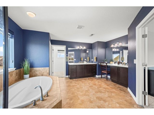 8149 S Blackstone Pkwy, Aurora, CO 80016