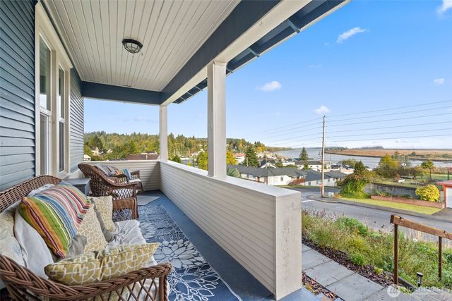 716 First Street W, South Bend, WA 98586