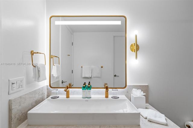 159 NE 6th St 2804, Miami, FL 33132