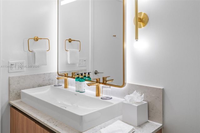 159 NE 6th St 2804, Miami, FL 33132