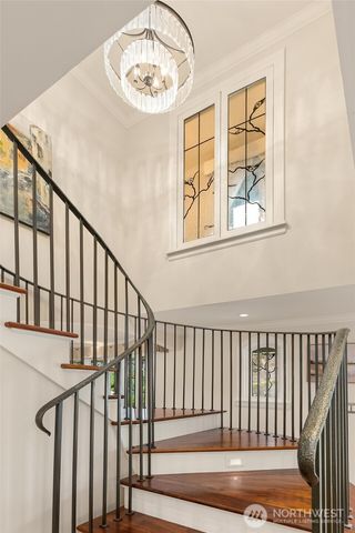 7195 NE High School Road, Bainbridge Island, WA 98110
