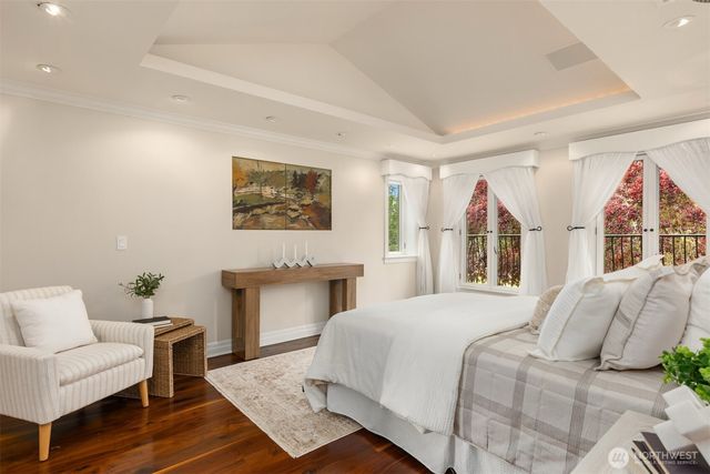 7195 NE High School Road, Bainbridge Island, WA 98110