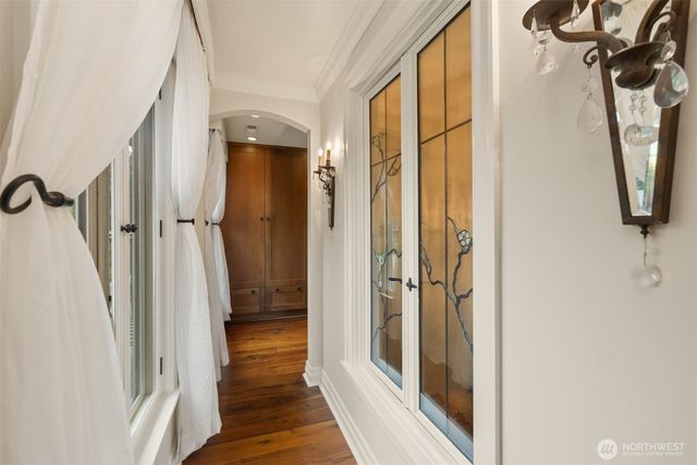 7195 NE High School Road, Bainbridge Island, WA 98110