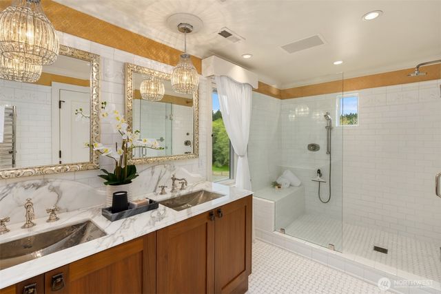 7195 NE High School Road, Bainbridge Island, WA 98110