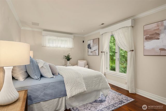 7195 NE High School Road, Bainbridge Island, WA 98110