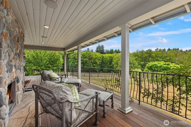 7195 NE High School Road, Bainbridge Island, WA 98110
