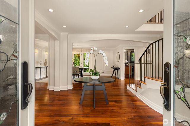 7195 NE High School Road, Bainbridge Island, WA 98110