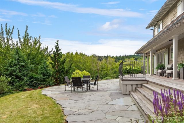 7195 NE High School Road, Bainbridge Island, WA 98110