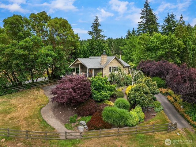 7195 NE High School Road, Bainbridge Island, WA 98110