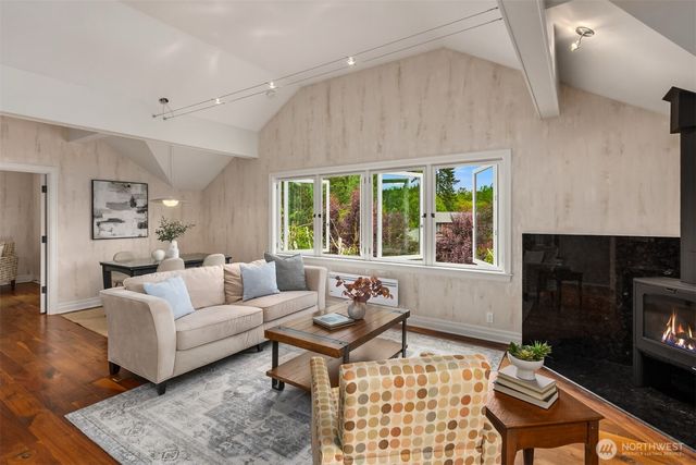 7195 NE High School Road, Bainbridge Island, WA 98110