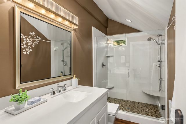 7195 NE High School Road, Bainbridge Island, WA 98110