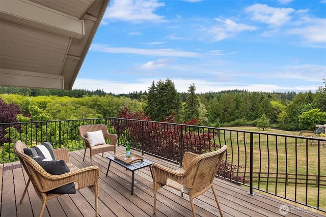 7195 NE High School Road, Bainbridge Island, WA 98110