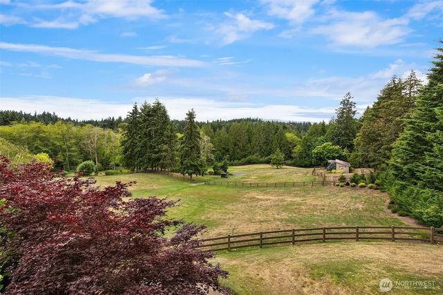 7195 NE High School Road, Bainbridge Island, WA 98110