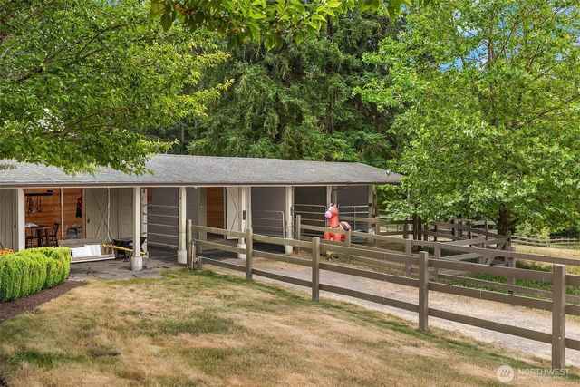7195 NE High School Road, Bainbridge Island, WA 98110