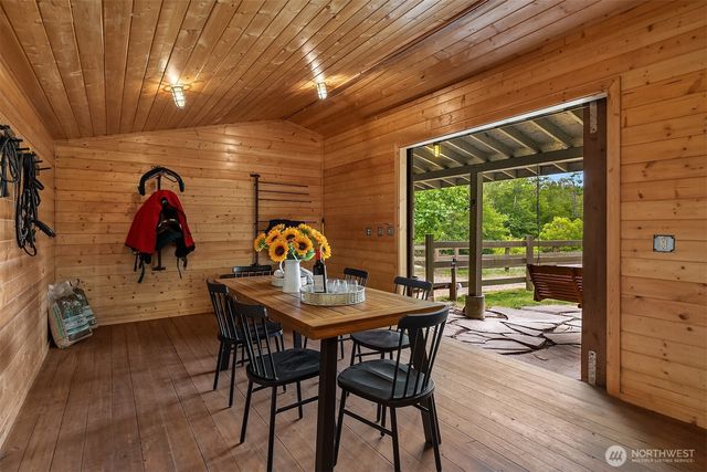 7195 NE High School Road, Bainbridge Island, WA 98110