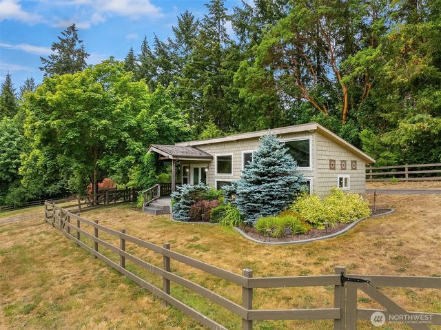 7195 NE High School Road, Bainbridge Island, WA 98110