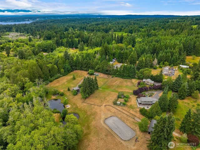 7195 NE High School Road, Bainbridge Island, WA 98110