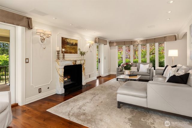 7195 NE High School Road, Bainbridge Island, WA 98110