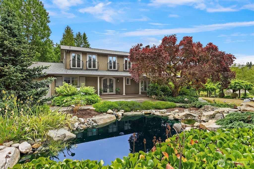 7195 NE High School Road, Bainbridge Island, WA 98110