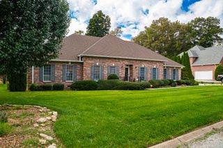 302 Albemarle Dr, Tullahoma, TN 37388