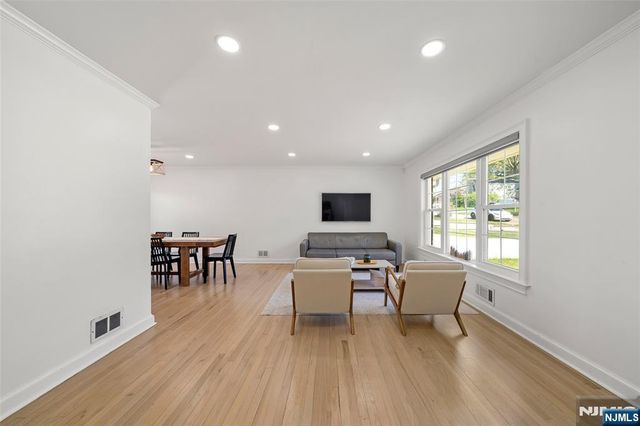 20 Blish Place, Dumont, NJ 07628