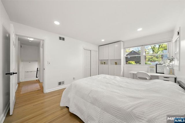 20 Blish Place, Dumont, NJ 07628