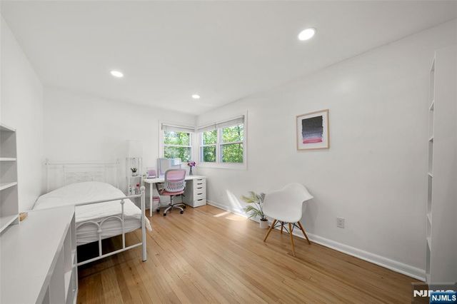 20 Blish Place, Dumont, NJ 07628