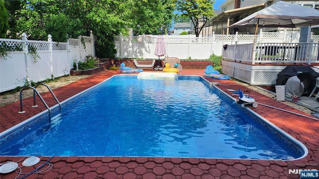 20 Blish Place, Dumont, NJ 07628
