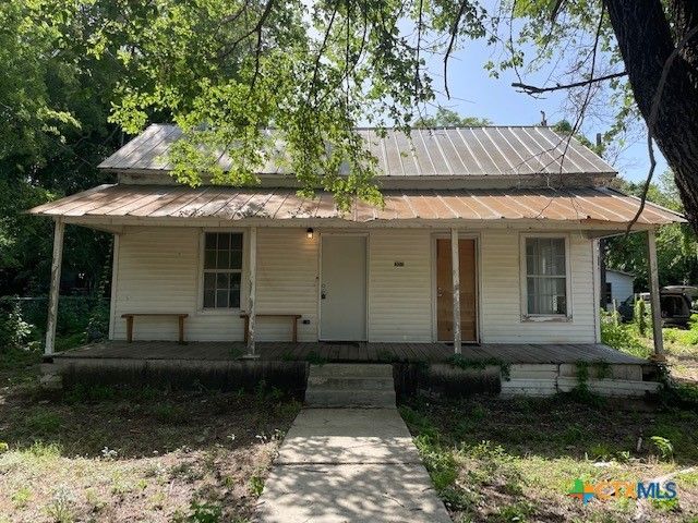 303 N Rusk Avenue, Cameron, TX 76520