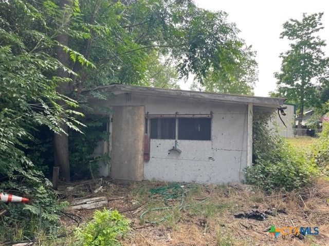 303 N Rusk Avenue, Cameron, TX 76520