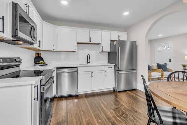 1000 W McKennie Ave, Nashville, TN 37206