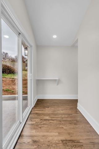 1000 W McKennie Ave, Nashville, TN 37206